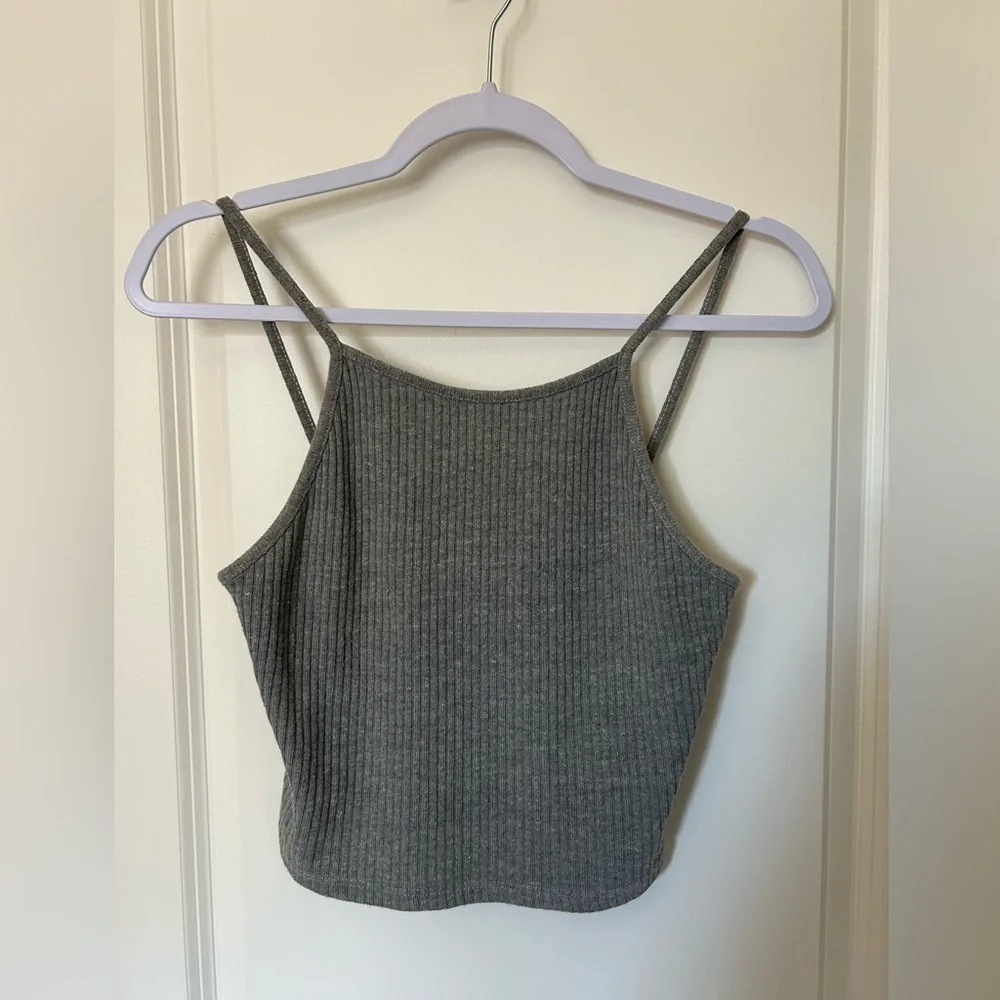 Brandy Melville Gray Ribbed Women's Crop Top - Picture 2 of 5